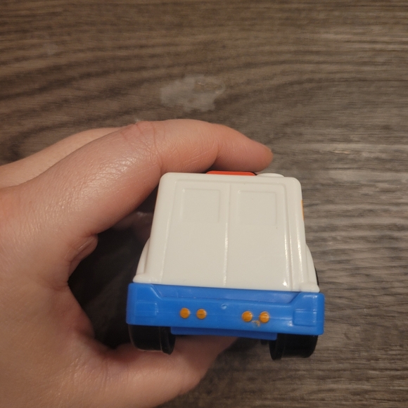 Fisher-Price Little People Wheelies Ambulanc - Picture 4 of 6